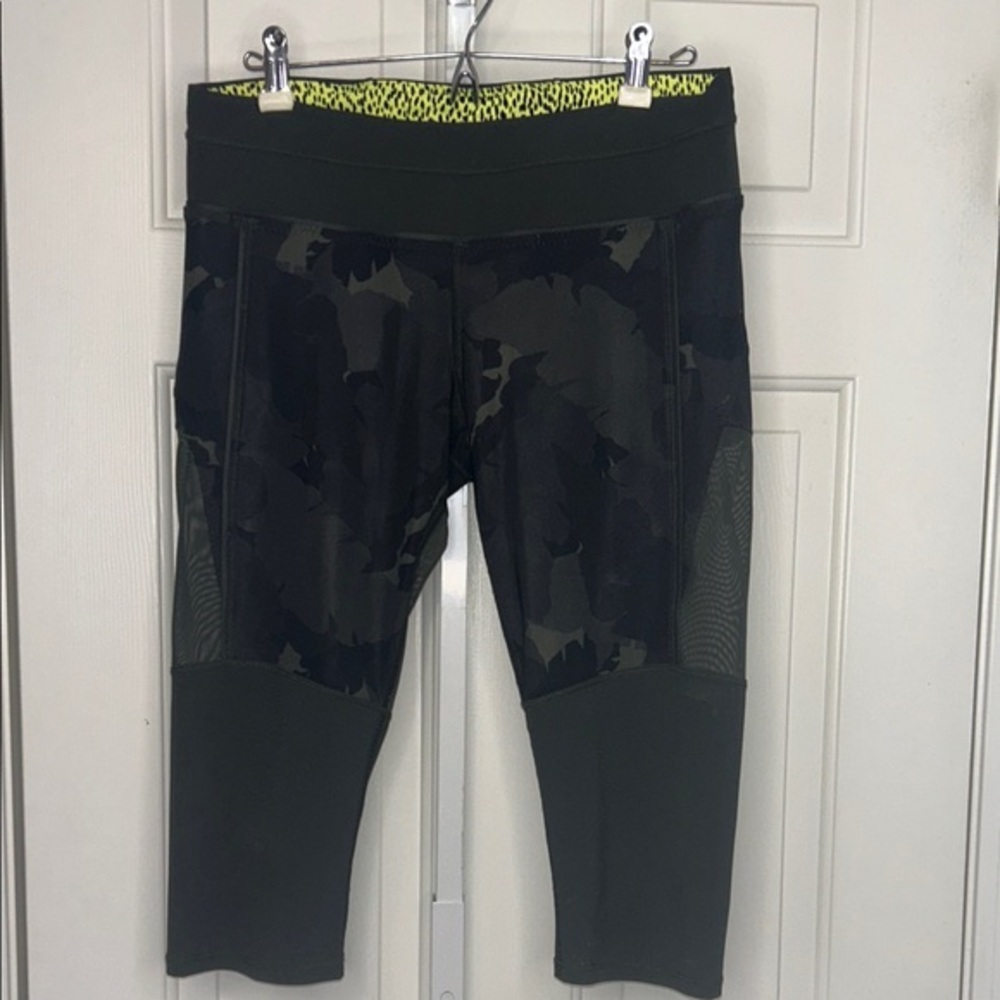 lululemon athletica Dark Camouflage Leggings Size 8